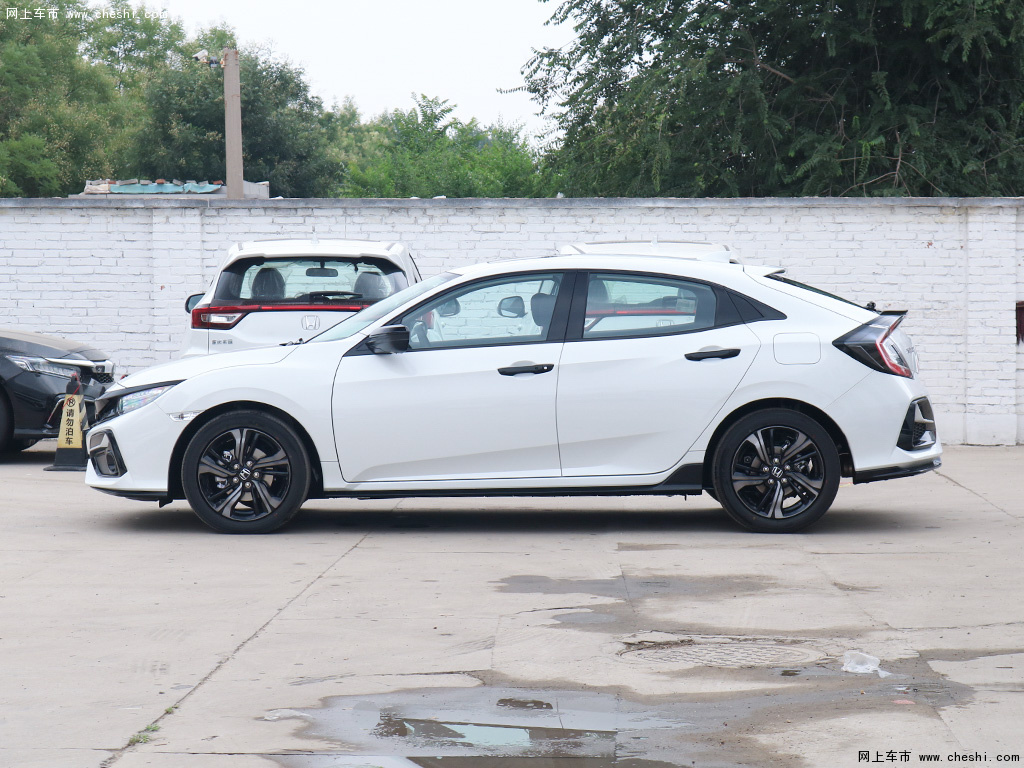 珍珠白思域 2021款 hatchback 220turbocvt潮酷控外观整体图片(8/8)