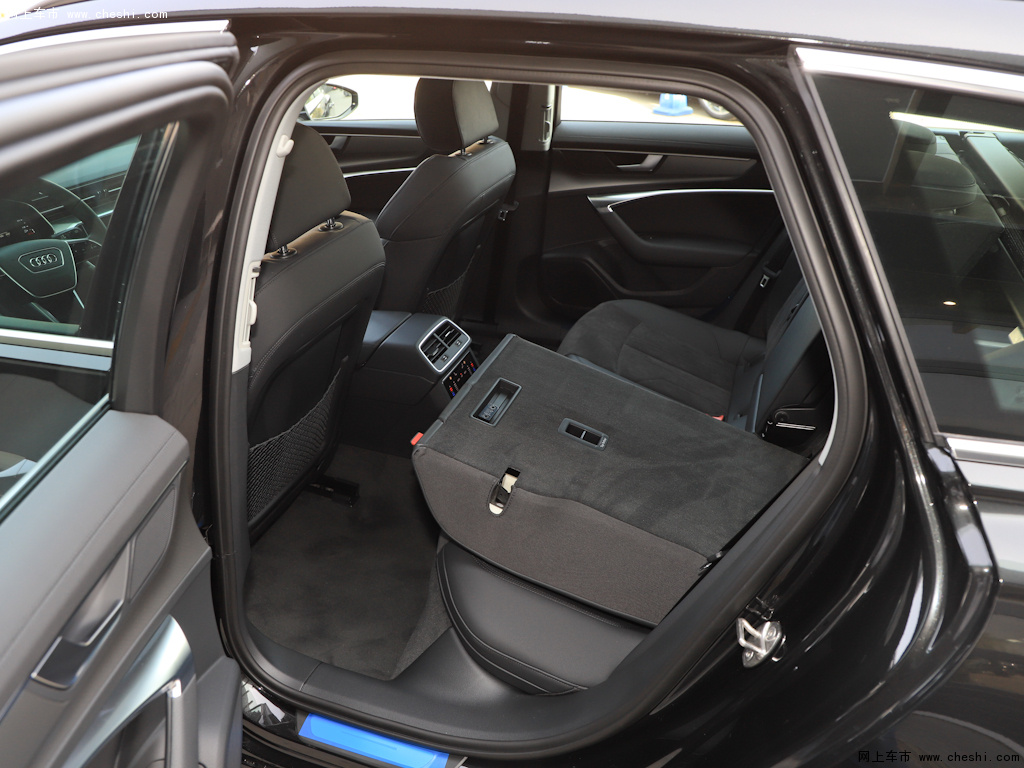 黑色奥迪a6 旅行版 2021款 avant 先锋派 45 tfsi臻选动感型座椅空间