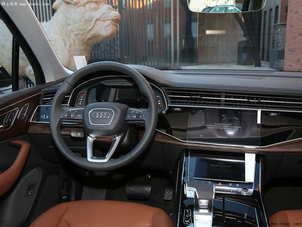 棕色奥迪q7 2021款 45 tfsi quattro sline运动型内饰中控高清图片(1