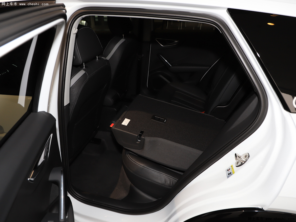 黑色奥迪q2l 2021款 35 tfsi豪华动感型座椅空间图片(7/8)_网上车市