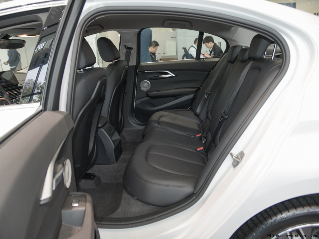 宝马1系 2021款 改款 120im运动版座椅空间图片(4/13)_网上车市
