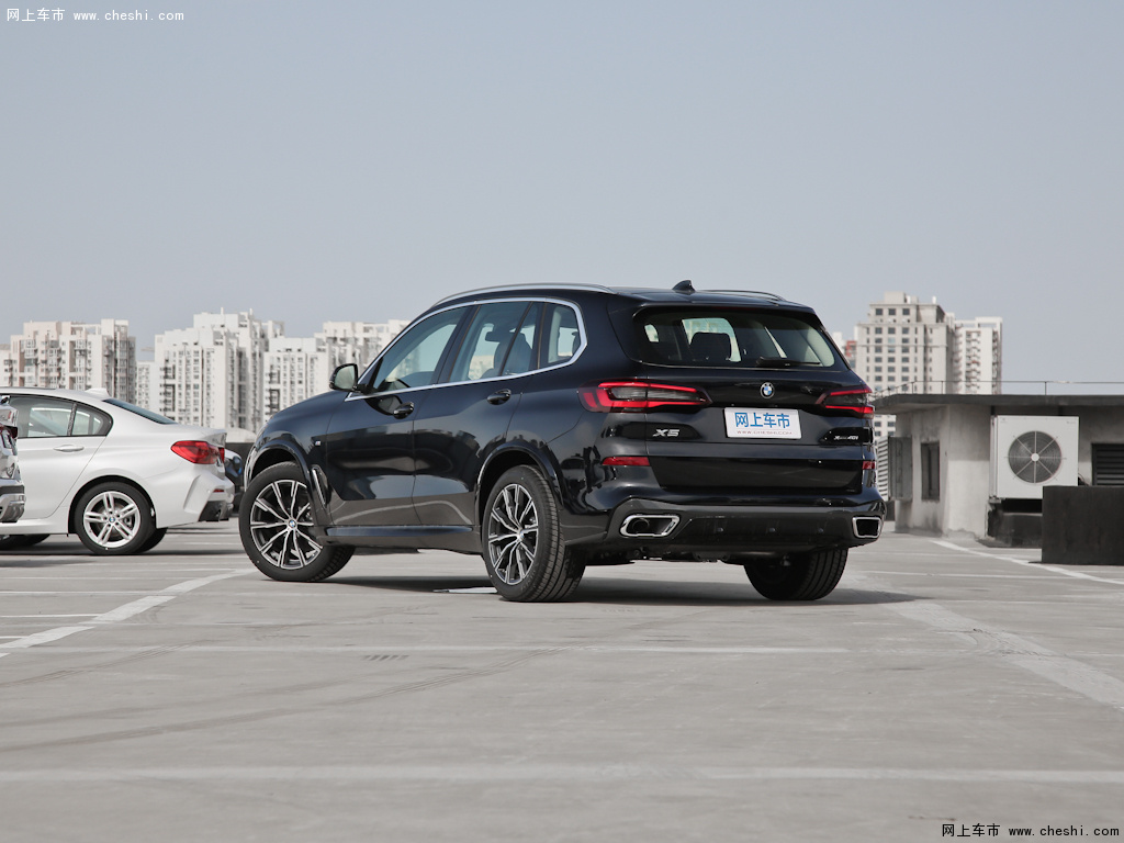 蓝晶黑宝马x5 2021款 改款 xdrive40im运动套装外观整体图片(5/8)
