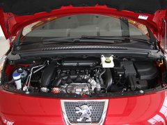 标致(进口) 3008 1.6T AT 发动机主体特写