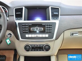 奔驰(进口)  GL 500 中控仪表台总特写