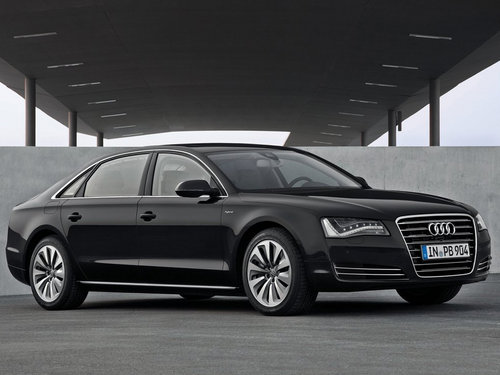 奥迪40升v8tfsi双涡轮增压直喷发动机