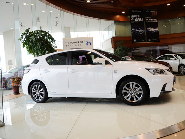 雷克萨斯  200h 1.8L CVT