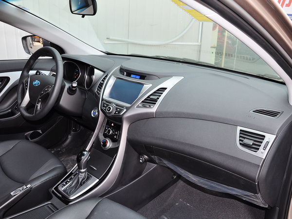 北京现代  1.6L 自动 中控台右侧