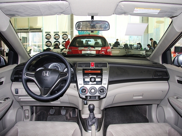 本田锋范现金优惠1万元充足现车销售