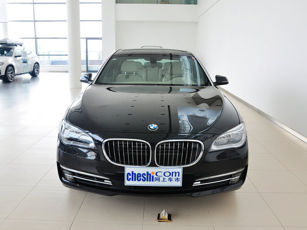 宝马(进口) 740li 3.0t 车头正面视角