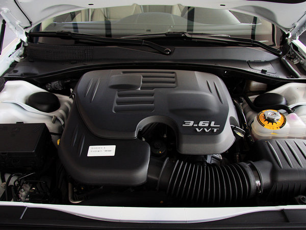 克莱斯勒(进口) 3.6l 自动 发动机主体特写