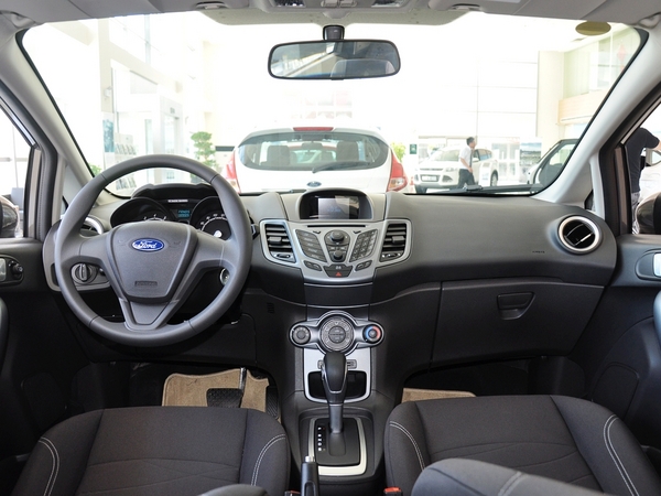 华运福特嘉年华1.5l 优惠3000元送礼包