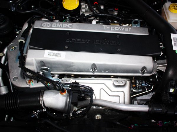 北京汽车(绅宝) 2.3t 自动 发动机主体特写