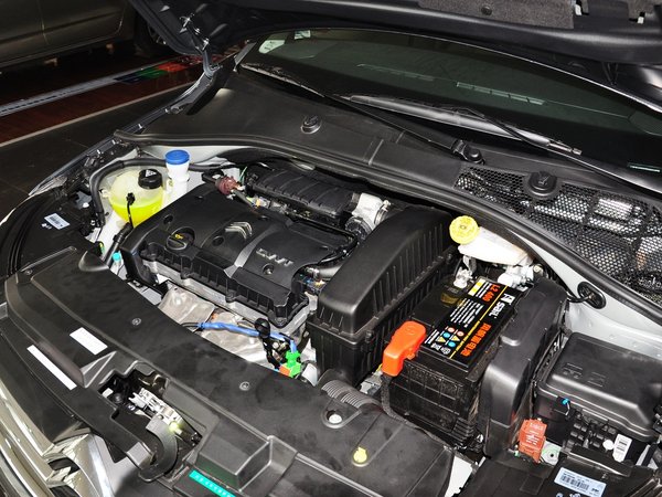 东风雪铁龙 1.6l 自动 发动机主体特写