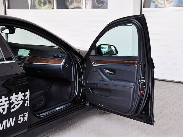 华晨宝马  535li 右前车门45度视角