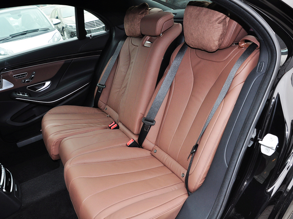 奔驰(进口) s400l 3.0t 自动 第二排座椅45度视角