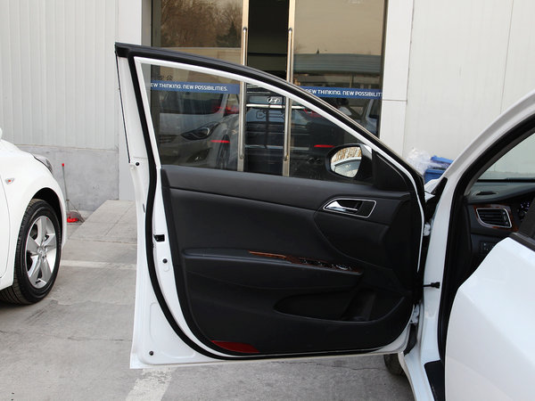 现代名图优惠5万 年轻个性韩系轿跑降价