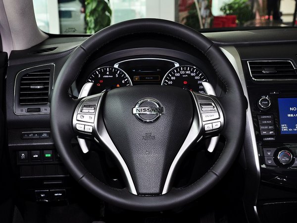 东风日产 公爵 2.5l 方向盘整体