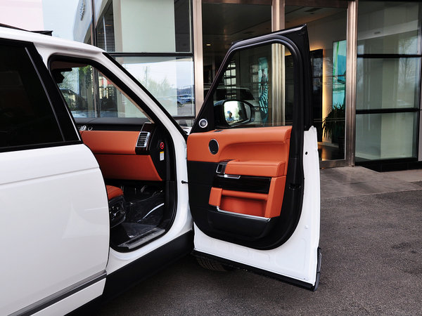 路虎 长轴版 右前车门45度视角