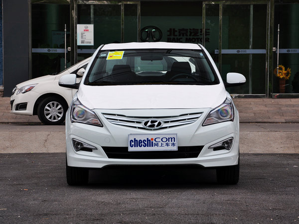 北京现代  三厢 1.4l 手动 车头正面视角