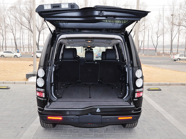 路虎3.0t sd v6 后备箱整体特写