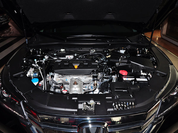 广汽本田 2.0l lx cvt 发动机局部特写