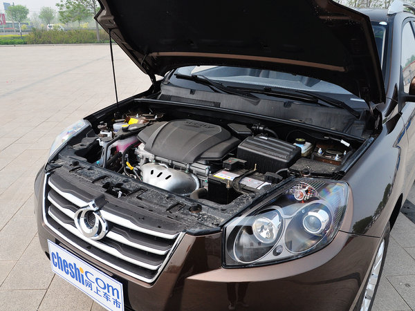 吉利汽车  2.4l 自动 发动机主体特写