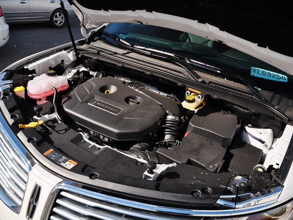 林肯  2.0t 自动 发动机主体特写