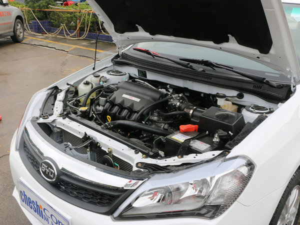 比亚迪 1.5l 手动 发动机主体特写