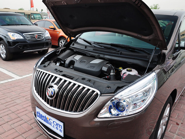别克  3.0l 自动 发动机主体特写