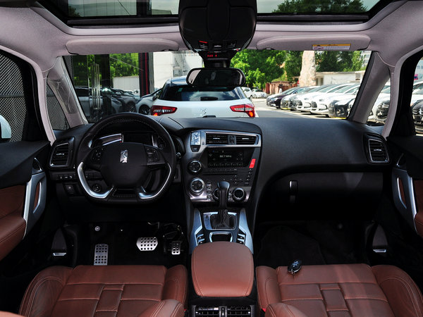 全新ds5拥有两种不同调校版本,一款是thp160,最大功率120kw,最大扭矩