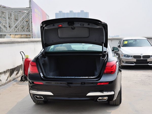 宝马(进口)  7系 后备箱整体特写