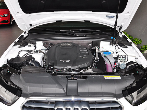 一汽奥迪  45 tfsi quattro 发动机局部特写
