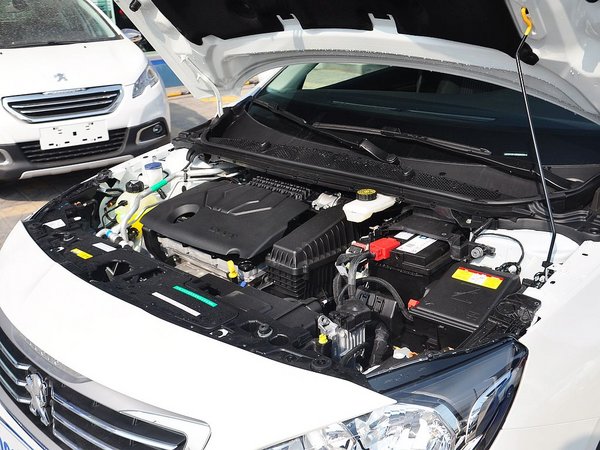 东风标致 1.8l 自动 车辆发动机舱整体