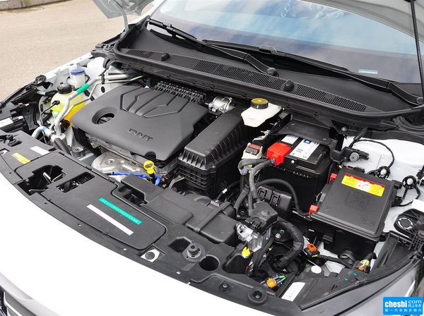 东风标致 1.8l 自动 发动机局部特写