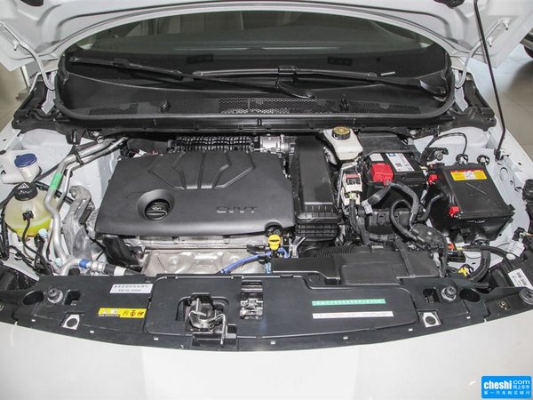 东风标致 1.8l 自动 发动机局部特写