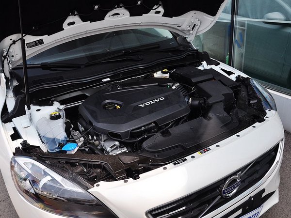 5万  动力:沃尔沃v40搭载了全新的1.6t发动机,最大功率跟2014款的2.