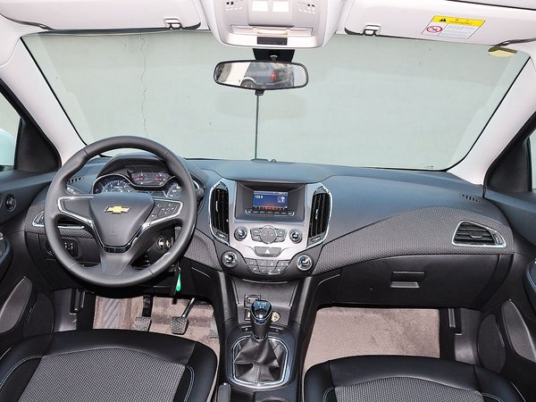 雪佛兰  1.5l 手动 中控台整体