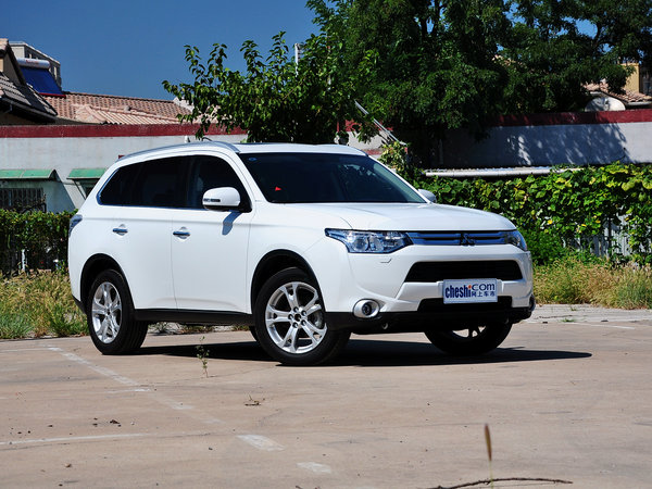 三菱(进口) 2.4l cvt 车辆右侧45度角