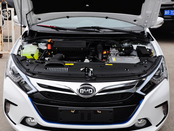 比亚迪  1.5t 发动机局部特写