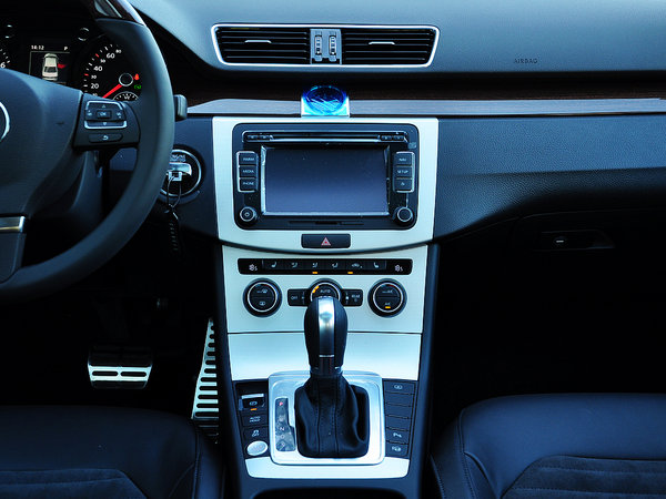 一汽-大众  2.0tsi 中控仪表台总特写