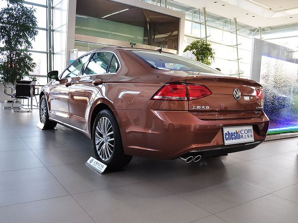 上海大众 330tsi dsg 车辆左后45度视角