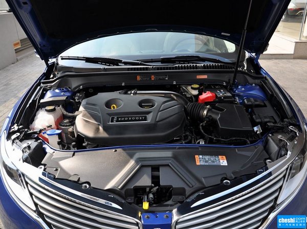 林肯  2.0t 发动机局部特写