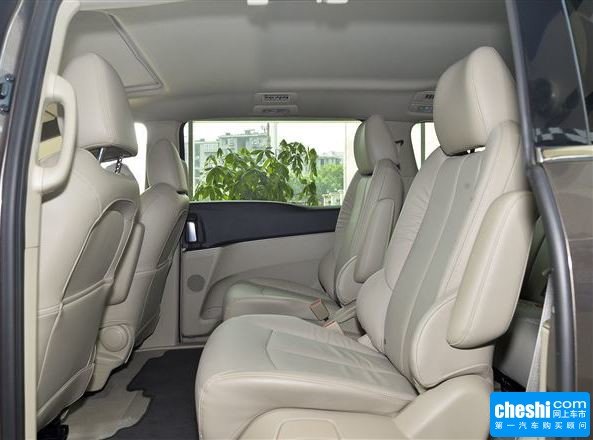 4l 自动 第二排座椅45度视角