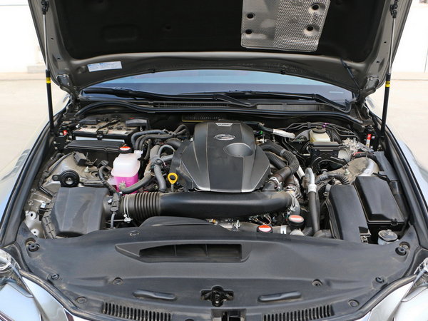 雷克萨斯  200t 车辆发动机舱整体