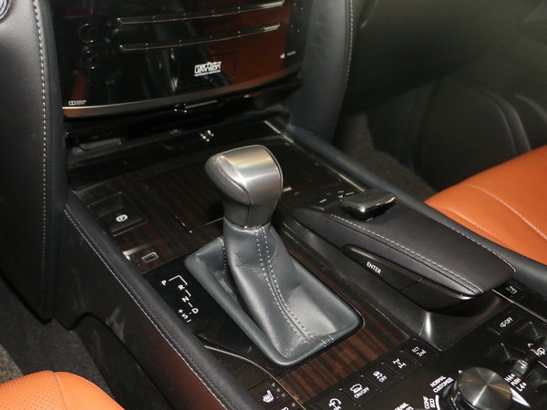 2017款雷克萨斯凌志lx570 贸易区151万