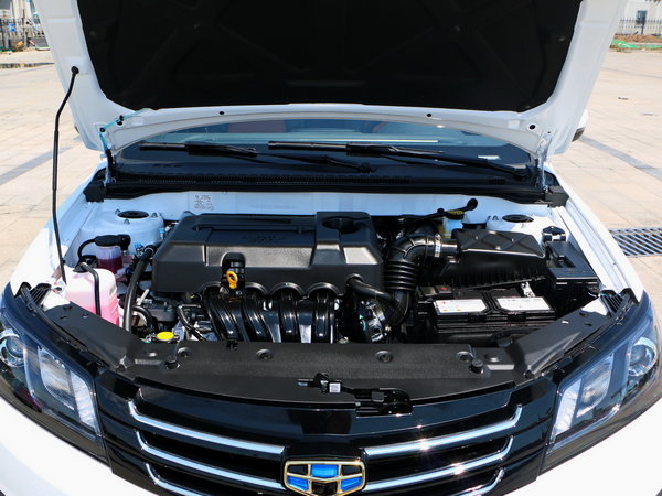 吉利汽车  帝豪两厢rs 发动机舱