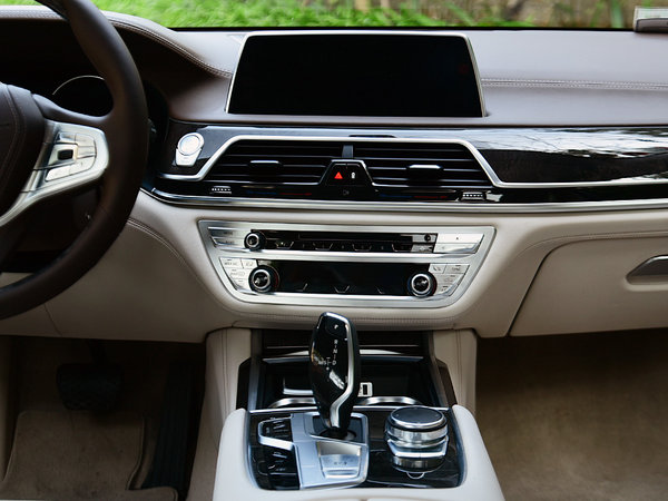 宝马(进口)  730li 中控仪表台总特写