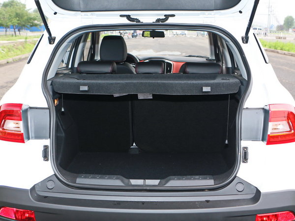 华晨中华  基本型 后备箱