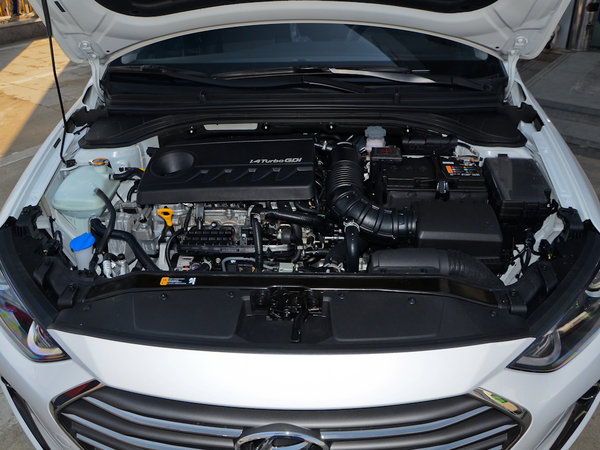 北京现代 1.4t 发动机舱