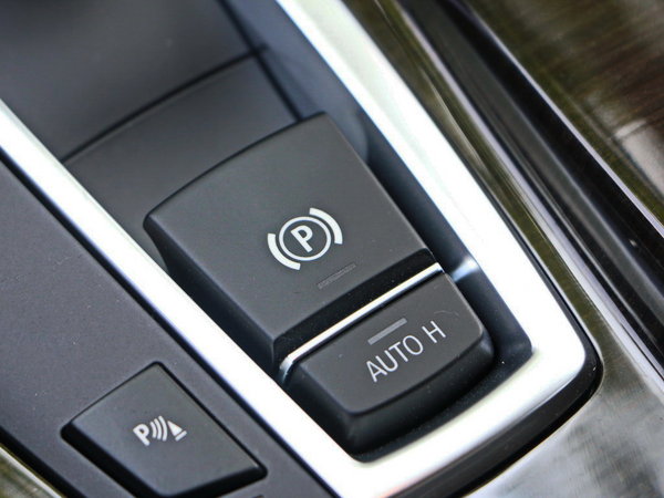 华晨宝马  528li 手刹/驻车按键